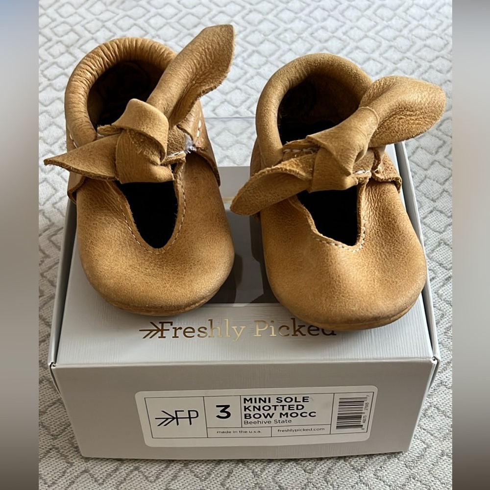 Freshly Picked Knotted Bow Moccs Size 3